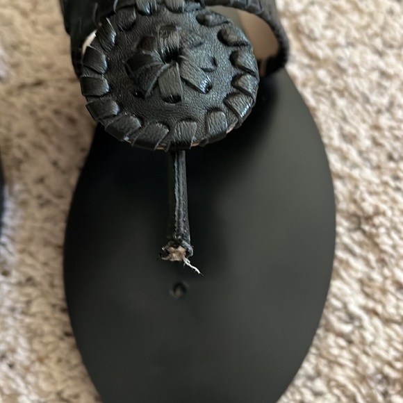 Jack Roger Demi wedge, black Size 8. RIGHT Sandal is BROKEN!! Worn once. - Picture 2 of 4